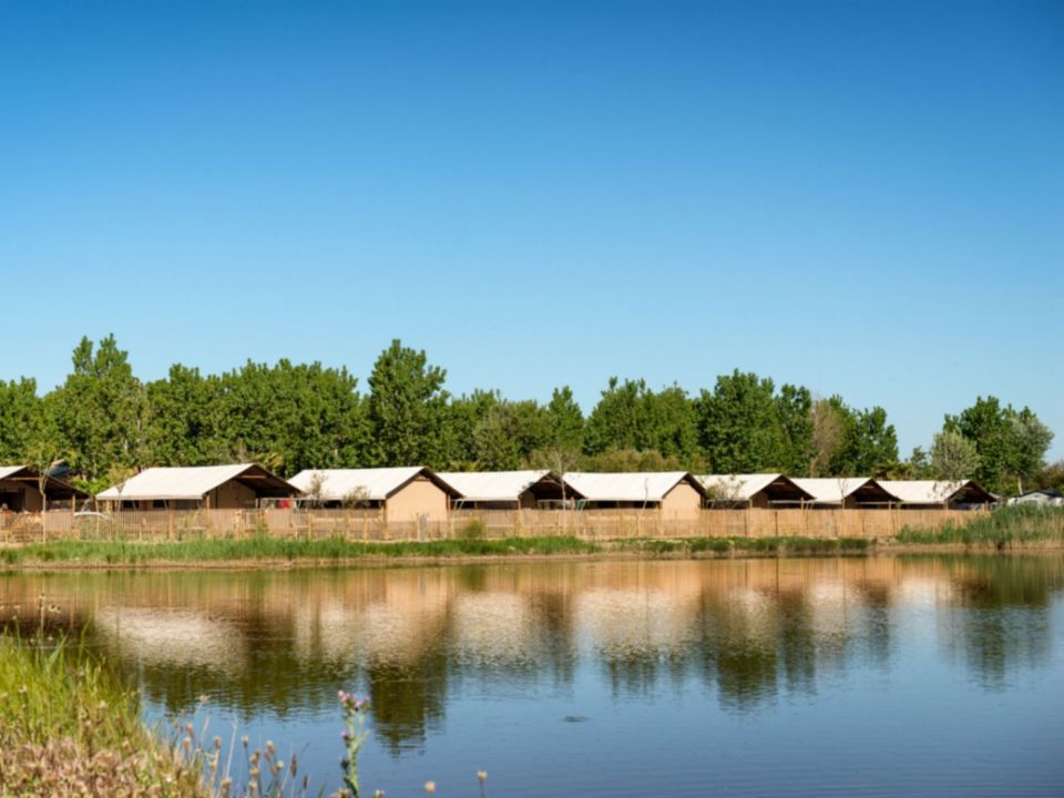 Les Sablons - Tente meublée - Tente en toile et en bois 5 personnes - Sunlodge Confort (pas de douche)