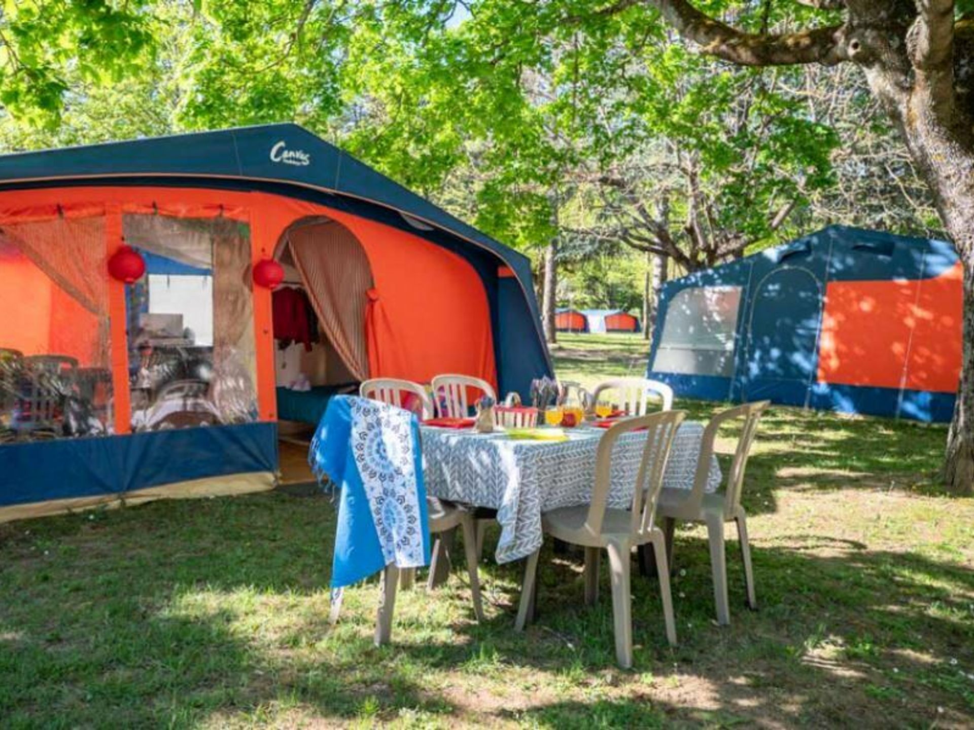 Millau - Tente meublée - Tente Navajo 3 pièces 4 personnes sans sanitaires