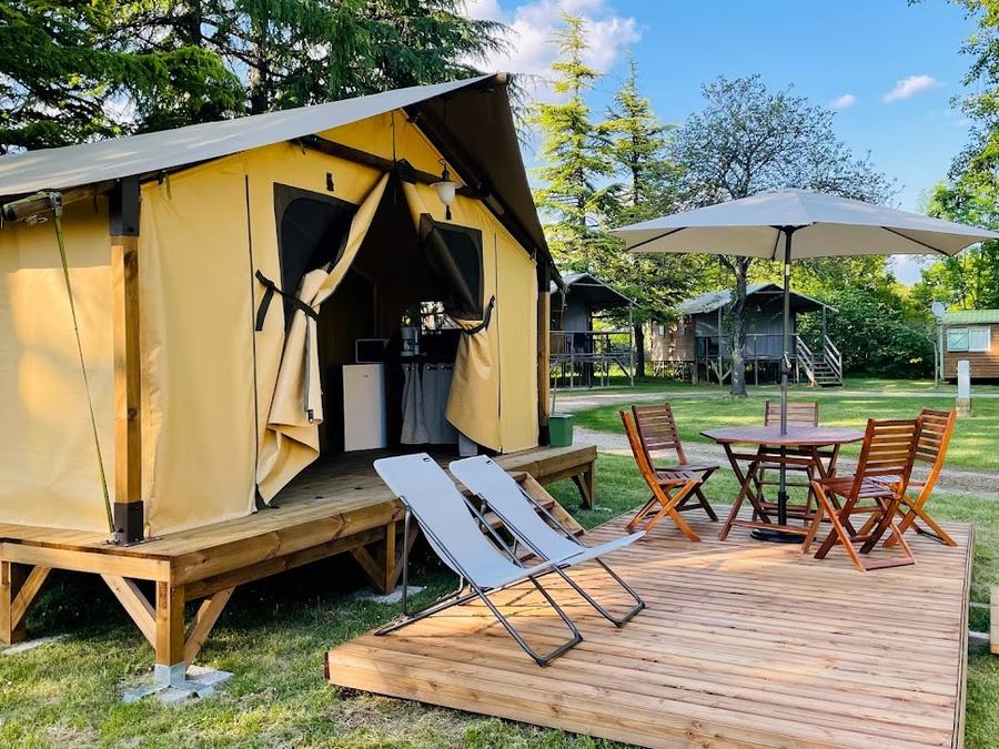 Quercy Vacances - Tente meublée - Tente en toile et en bois 5 personnes - Tente safari (sans sanitaires)