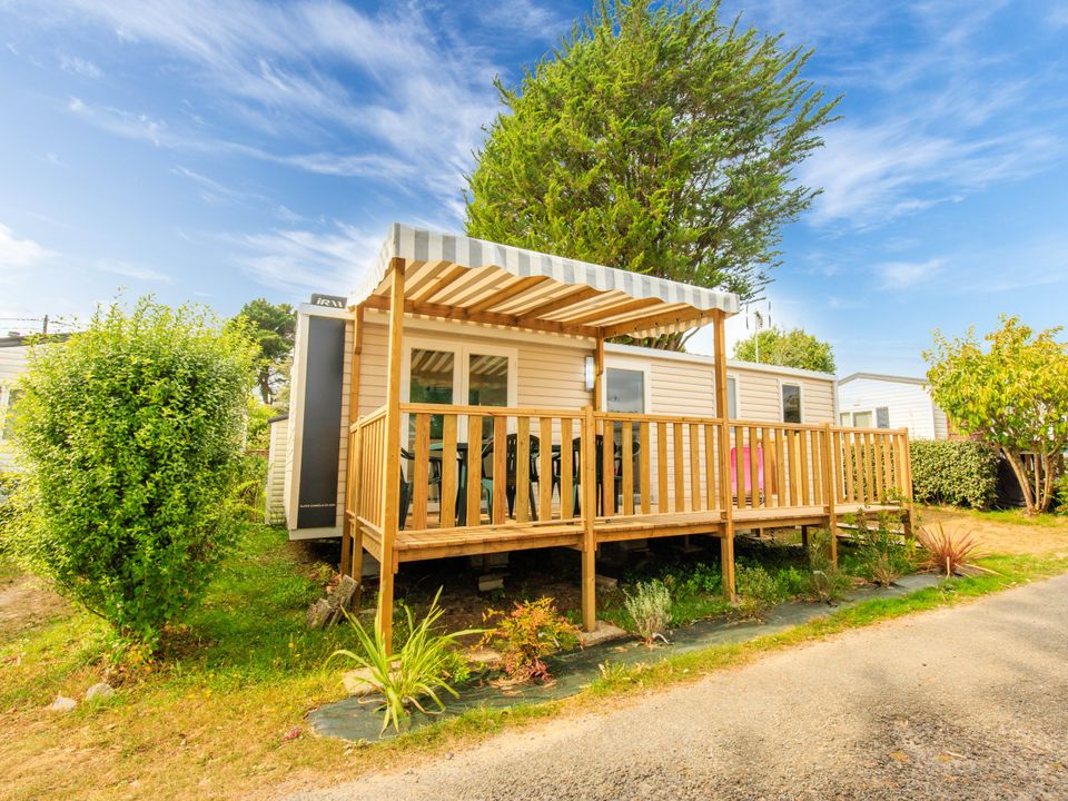 Le Welcome - Mobil home - Mobilhome 7 personnes - MH 3CH - TERRASSE SEMI COUVERTE FERMEE 6/7 PERSONNES