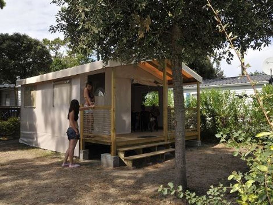 Le California - Tente meublée - Tente en toile et en bois 4 personnes - ECOLODGE SAHARI
