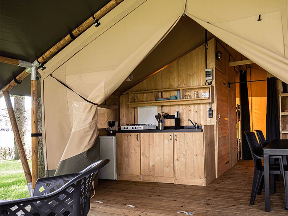 Camping de la Belle Etoile - Tente meublée - Tente en toile et en bois 4 personnes - Tente safari de luxe Woody 25