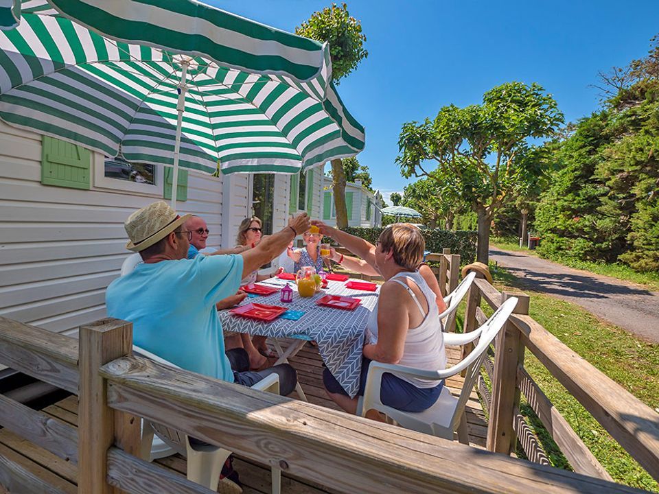 Serignan Plage Nature - Domaine Naturiste - Mobil home - Mobilhome 6 personnes - 2 chambres 4/6 places terrasse semi-couverte TV sans clim