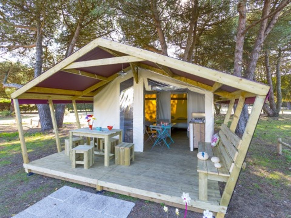 Le Fou du Roi - Tente meublée - Tente en toile et en bois 5 personnes - Freeflower Standard 30m²