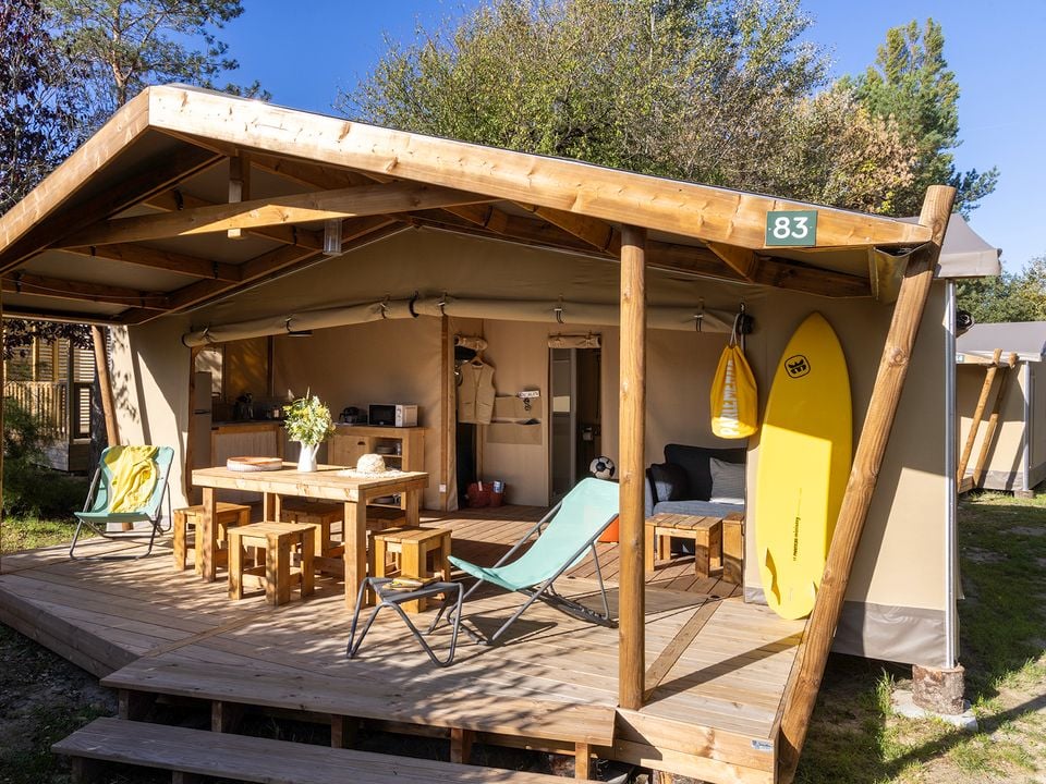La Davière Plage - Tente meublée - Tente en toile et en bois 4 personnes - Cabane Cotton Confort 32m² - 2chambres + Terrasse couverte