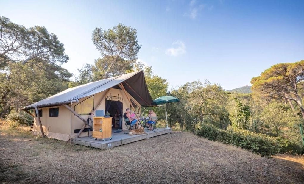 Le Mag Camping - Glamping de rêve dans le Var : 8 jours en tente trappeur au cœur de la pinède dès 177 € par personne !