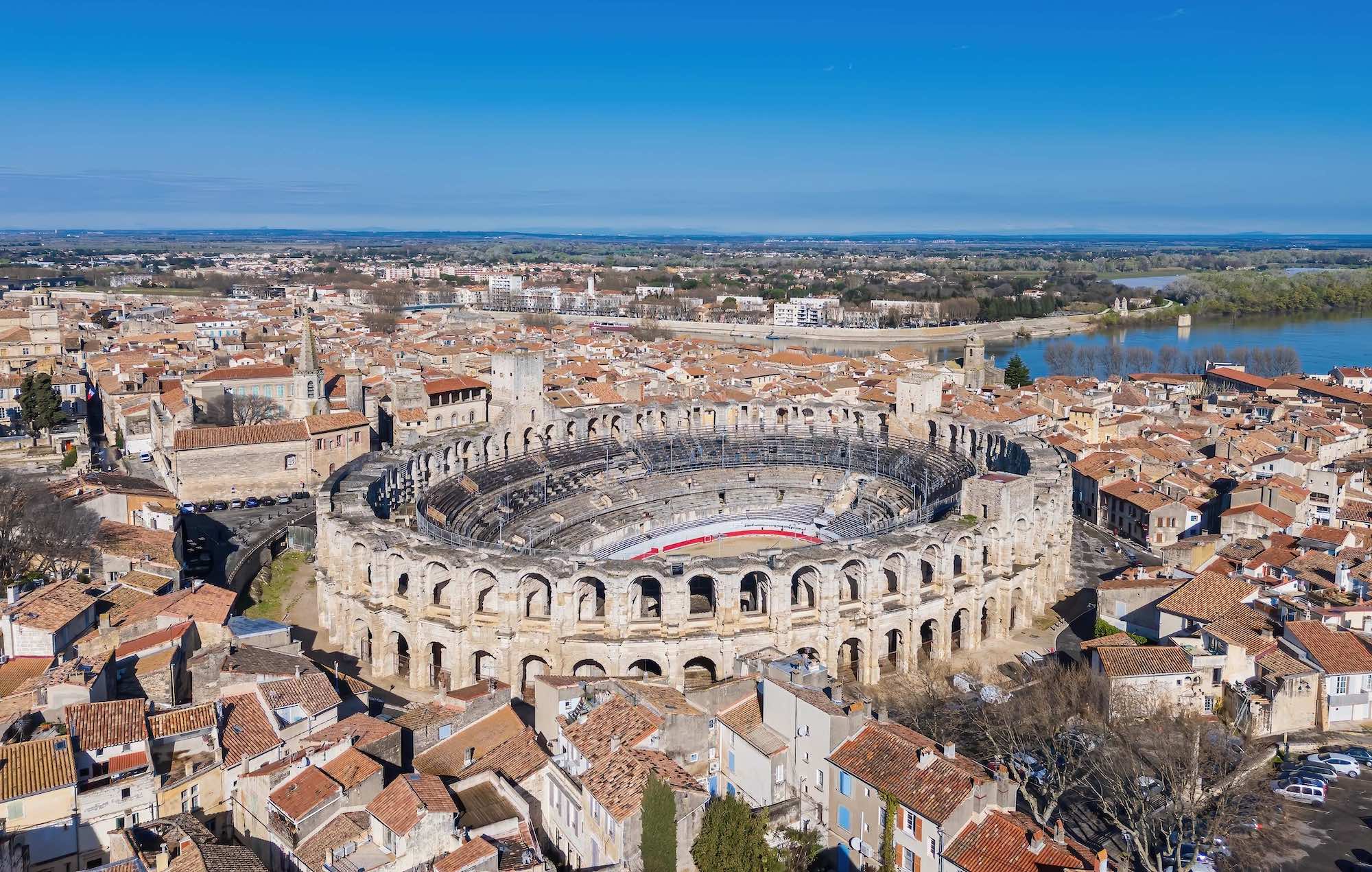 Le Mag Camping - Surnommée la Petite Rome de Gaule, cette ville de Provence est LA destination à découvrir cet été si l’Italie vous manque