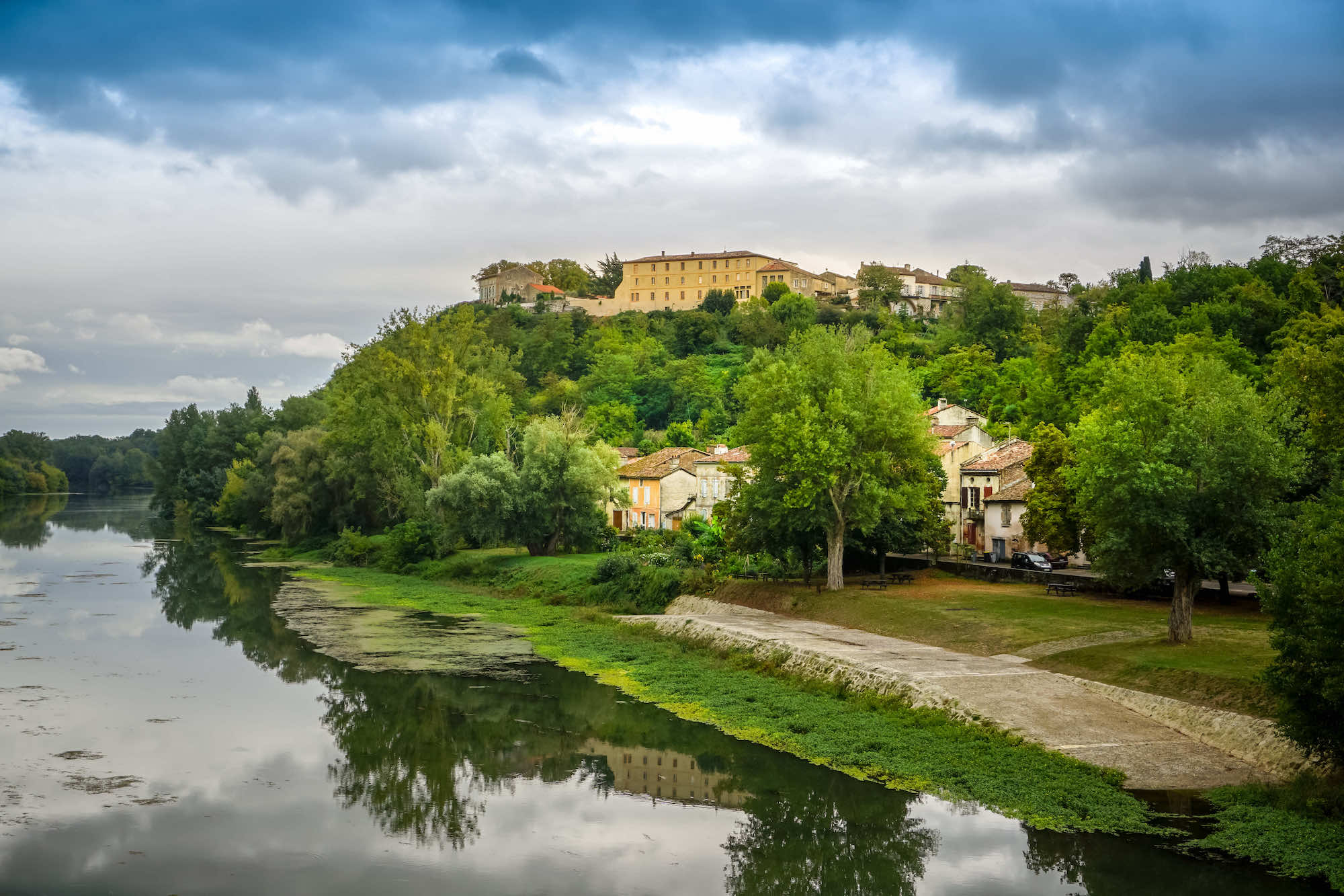 Cette halte méconnue sur le chemin de Compostelle est un joyau caché parmi les plus beaux villages de France  -  visuel 1/1
