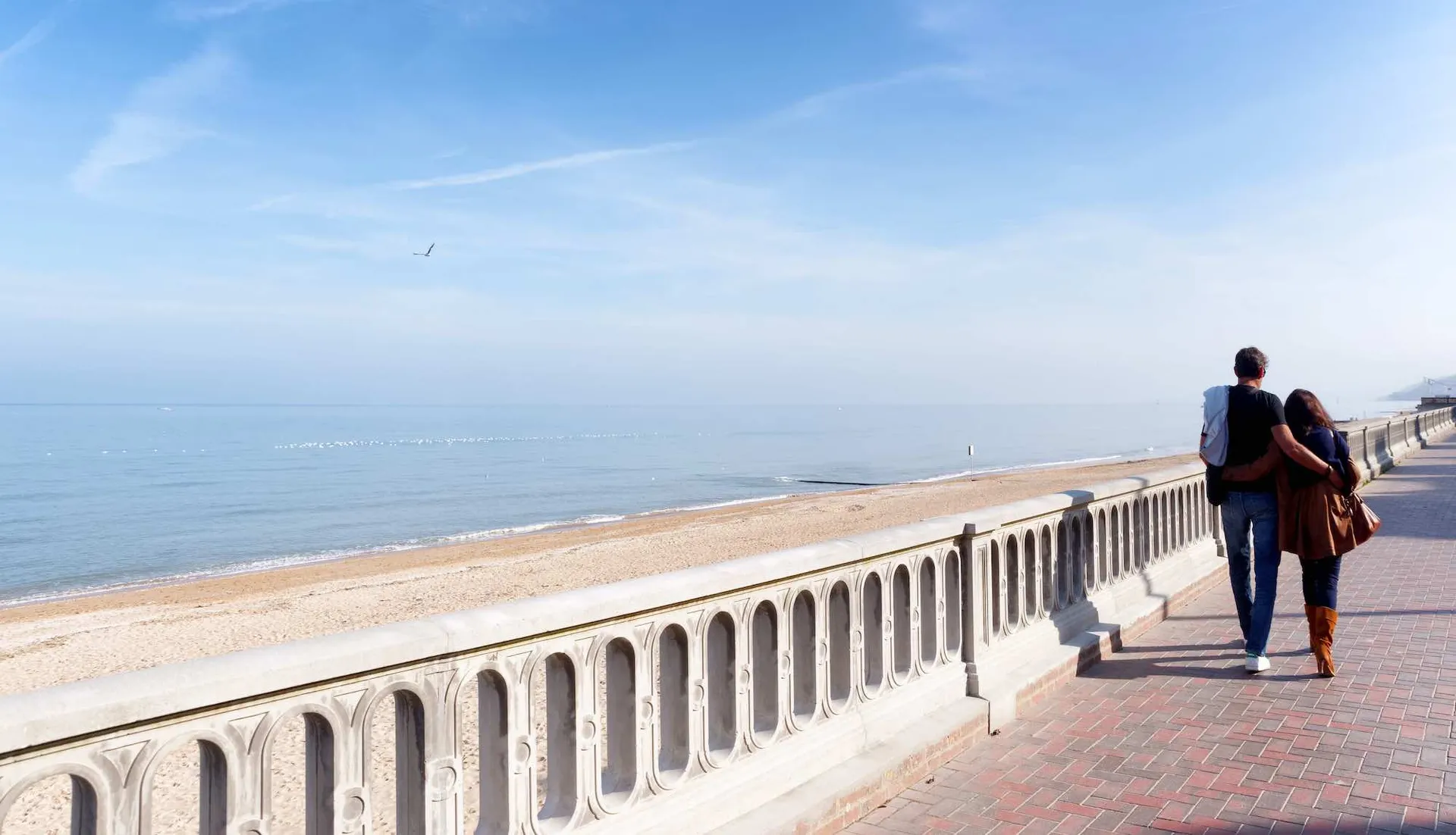 Le Mag Camping - La plus longue promenade en bord de mer d’Europe est en Normandie. Info ou Intox ?