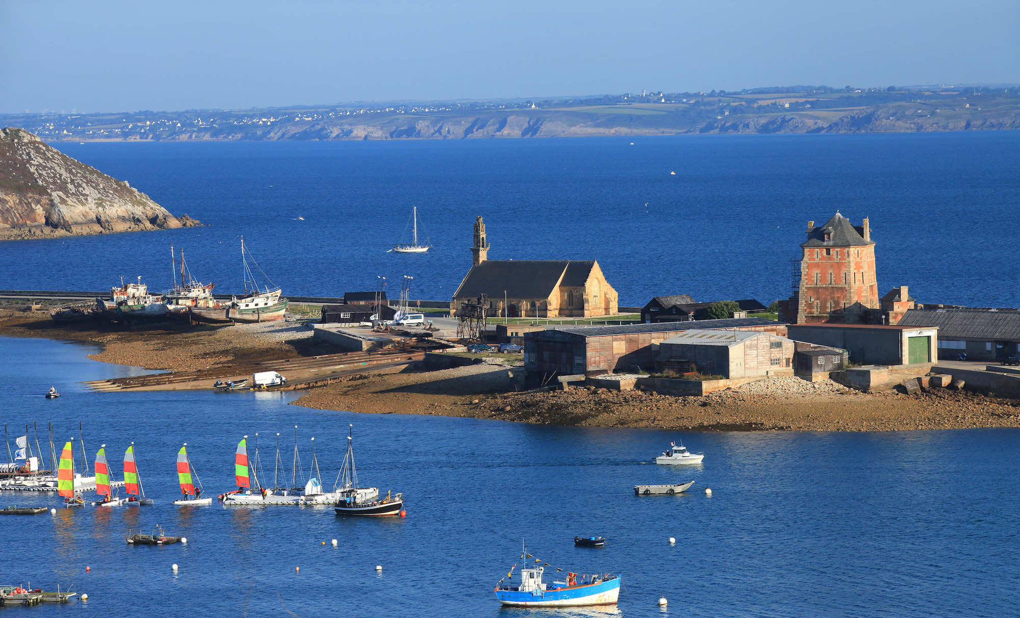 Cette presqu’île de Bretagne cache des falaises hallucinantes et des plages quasi désertes  -  visuel 1/1