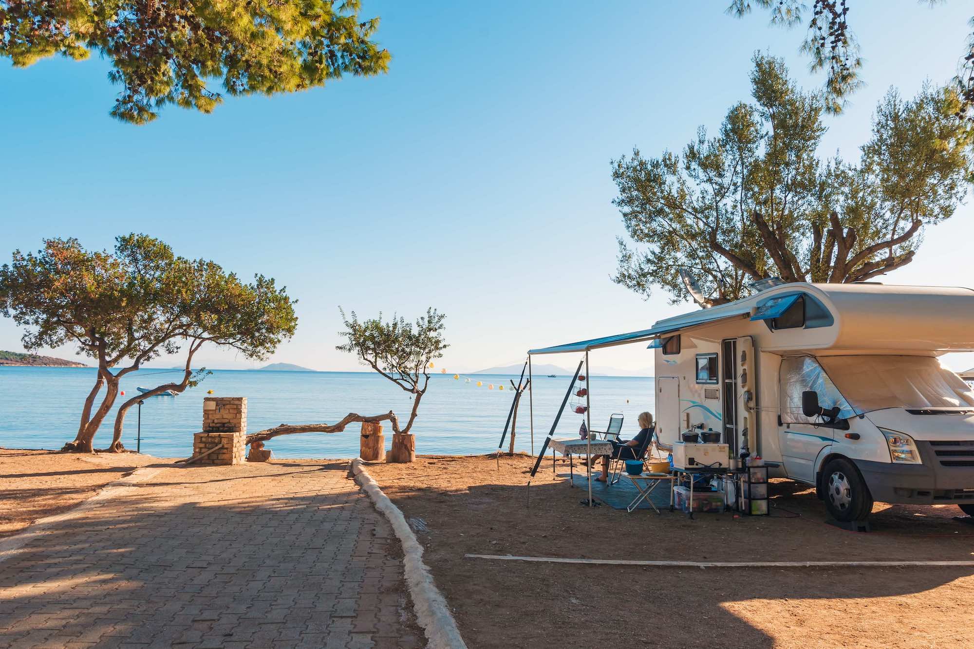 Le Mag Camping - Oubliez le camping sauvage : les plus beaux emplacements pour tentes, vans et camping-cars se trouvent sur des campings