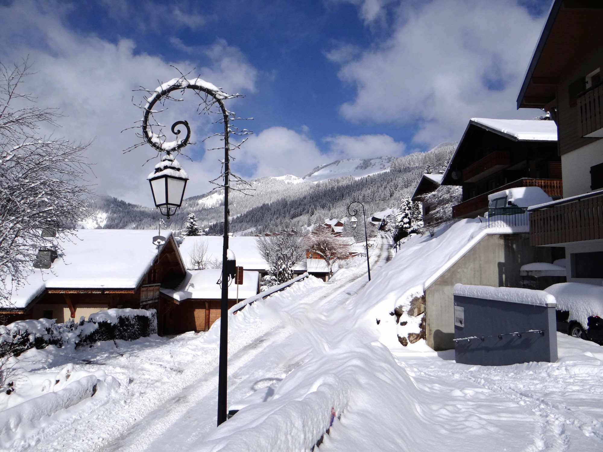 Ce village médiéval de Haute-Savoie, classé parmi les plus Beaux de France, est l’escapade idéale entre lac et montagnes  -  visuel 1/1