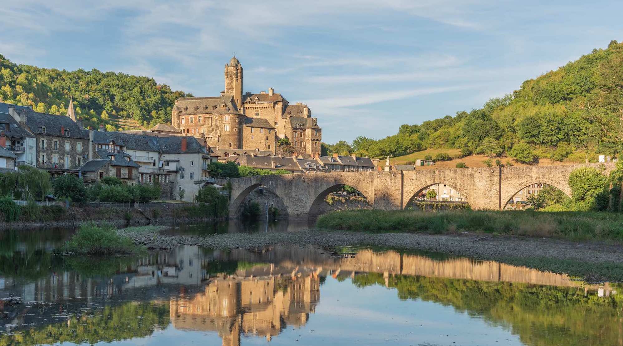 Le Mag Camping - Ce Plus Beau Village de France cache un château racheté par un ancien président de la république - et vous pouvez le visiter !