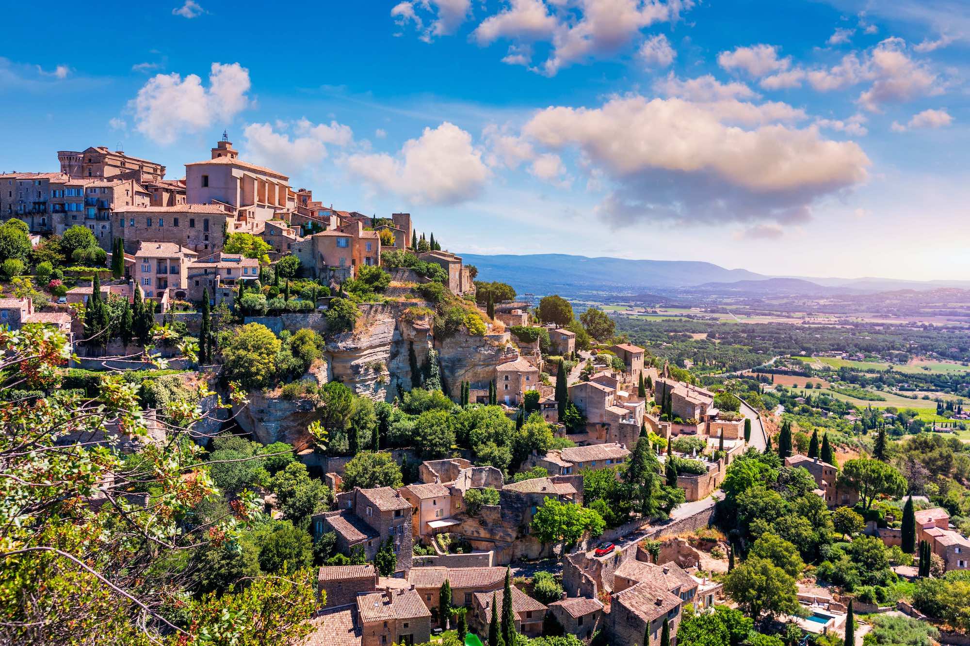 Le Mag Camping - Ce village perché au cœur de la Provence est une merveille à explorer pour oublier l'hiver