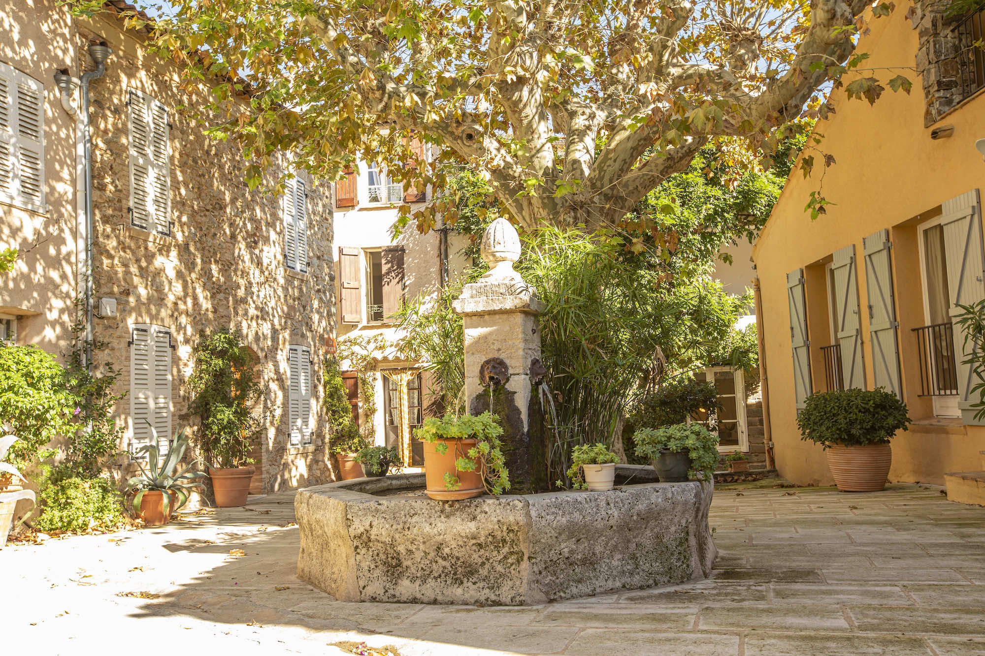 Ce village médiéval du Golfe de Saint-Tropez est un bijou à découvrir maintenant  -  visuel 1/1