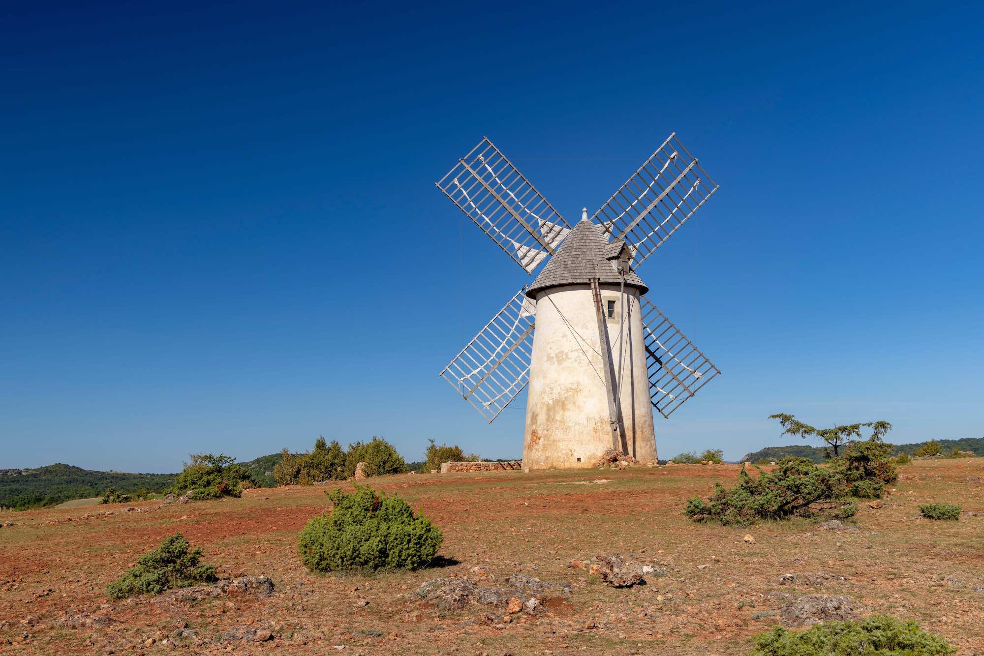 Enfermé dans les remparts d’un château fort, ce village hors du temps est à découvrir à une heure de Montpellier  -  visuel 1/1