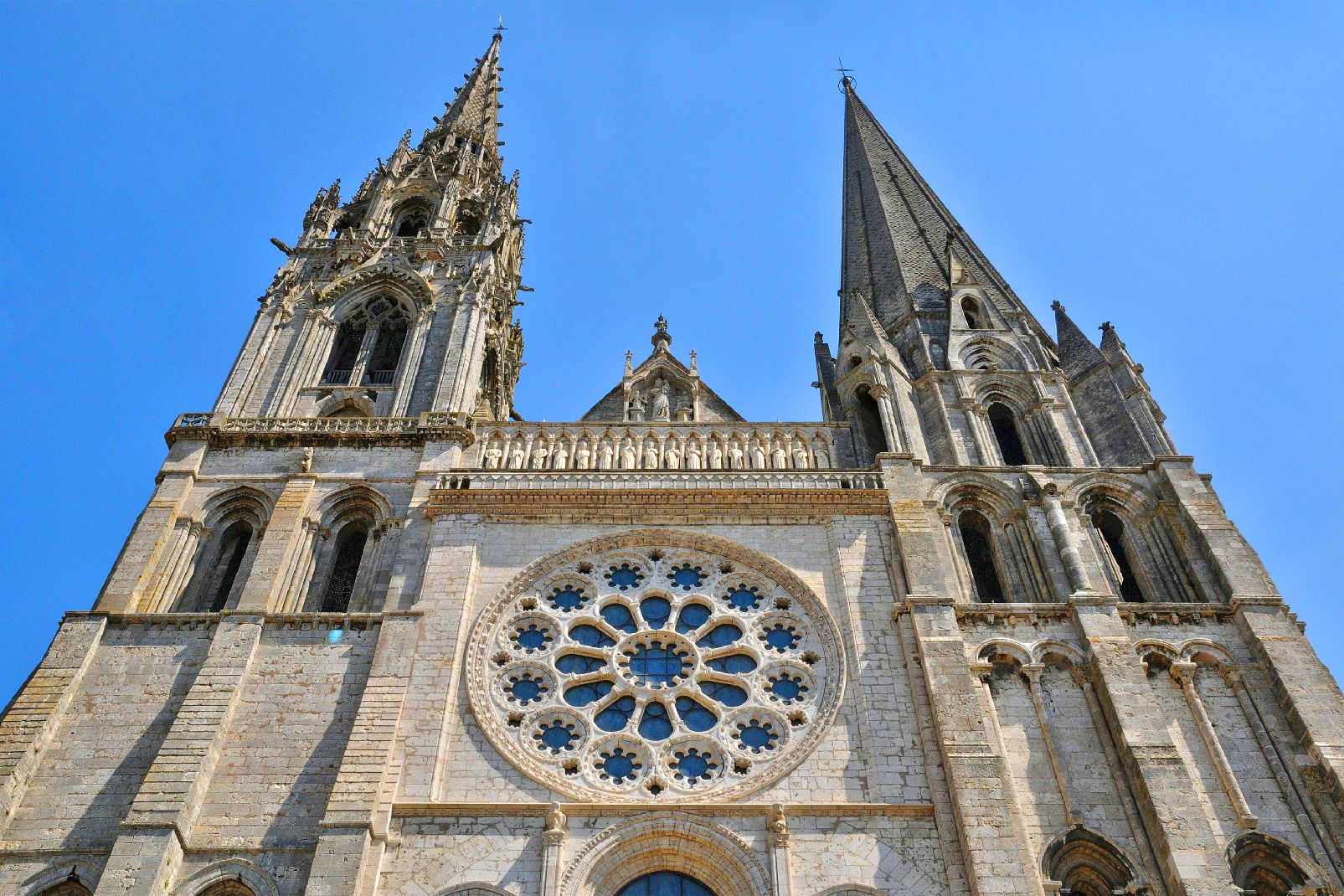 Cet édifice millénaire cache un secret que Notre-Dame ne vous dira jamais  -  visuel 1/1