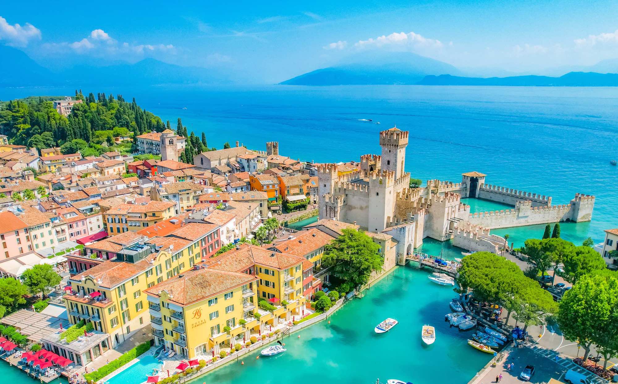 Le Mag Camping - Ce lac d’Italie où l’on cultive des citrons au pied des montagnes, et où les Français ne vont jamais
