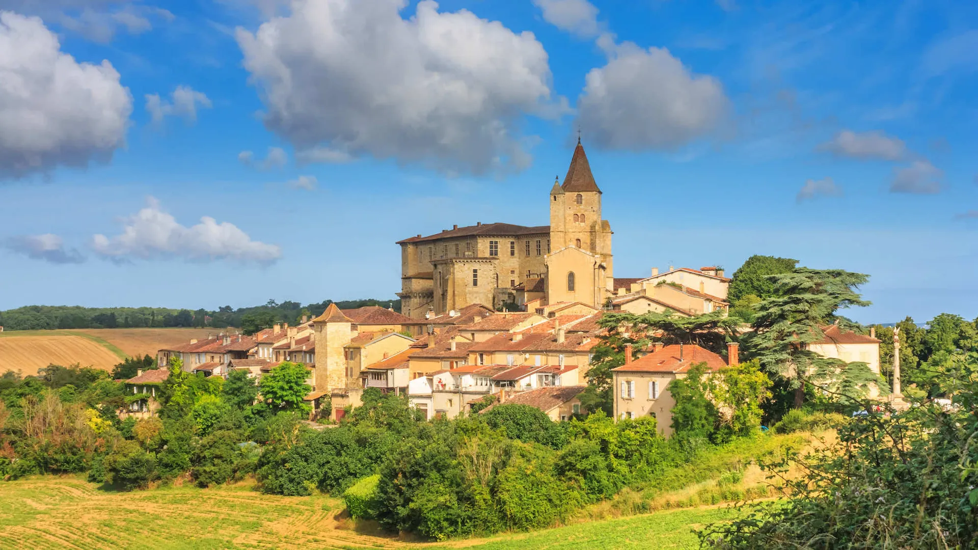 Le Mag Camping - À seulement 1 heure de Toulouse, ce village perché du Gers est l’escapade idéale du week-end et fait partie des Plus Beaux Villages de France