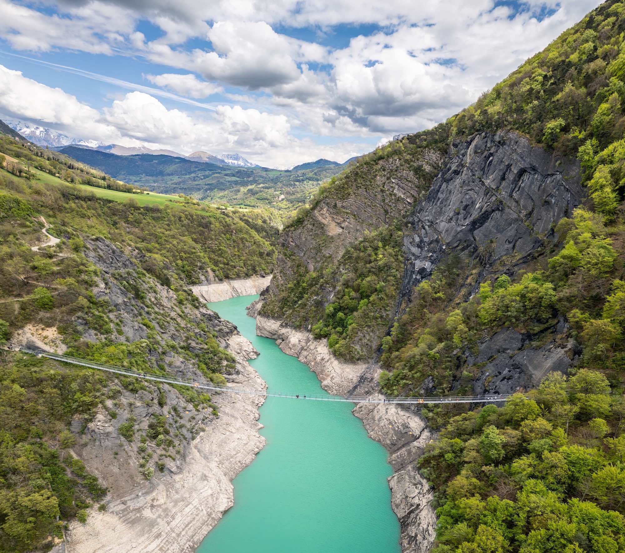 Sur les ponts suspendus les plus spectaculaires de France, des frissons dignes de l’Himalaya  -  visuel 1/1