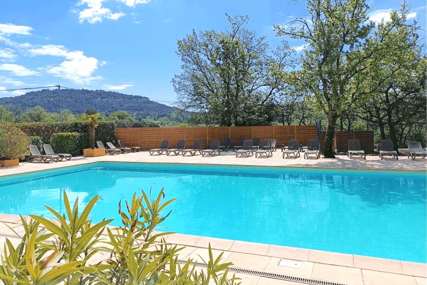 Vacances grandeur nature : ce qui vous attend chez Pausado en 2025 ☀️ background poster