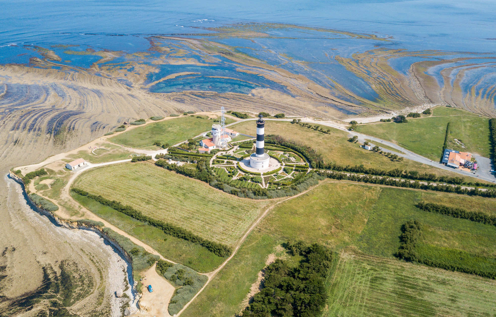 On a repéré cette super offre sur l'île d'Oléron : 8 jours et 7 nuits, en mobil-home 6 personnes face à la plage de sable fin dès 46 euros !  -  visuel 2/3