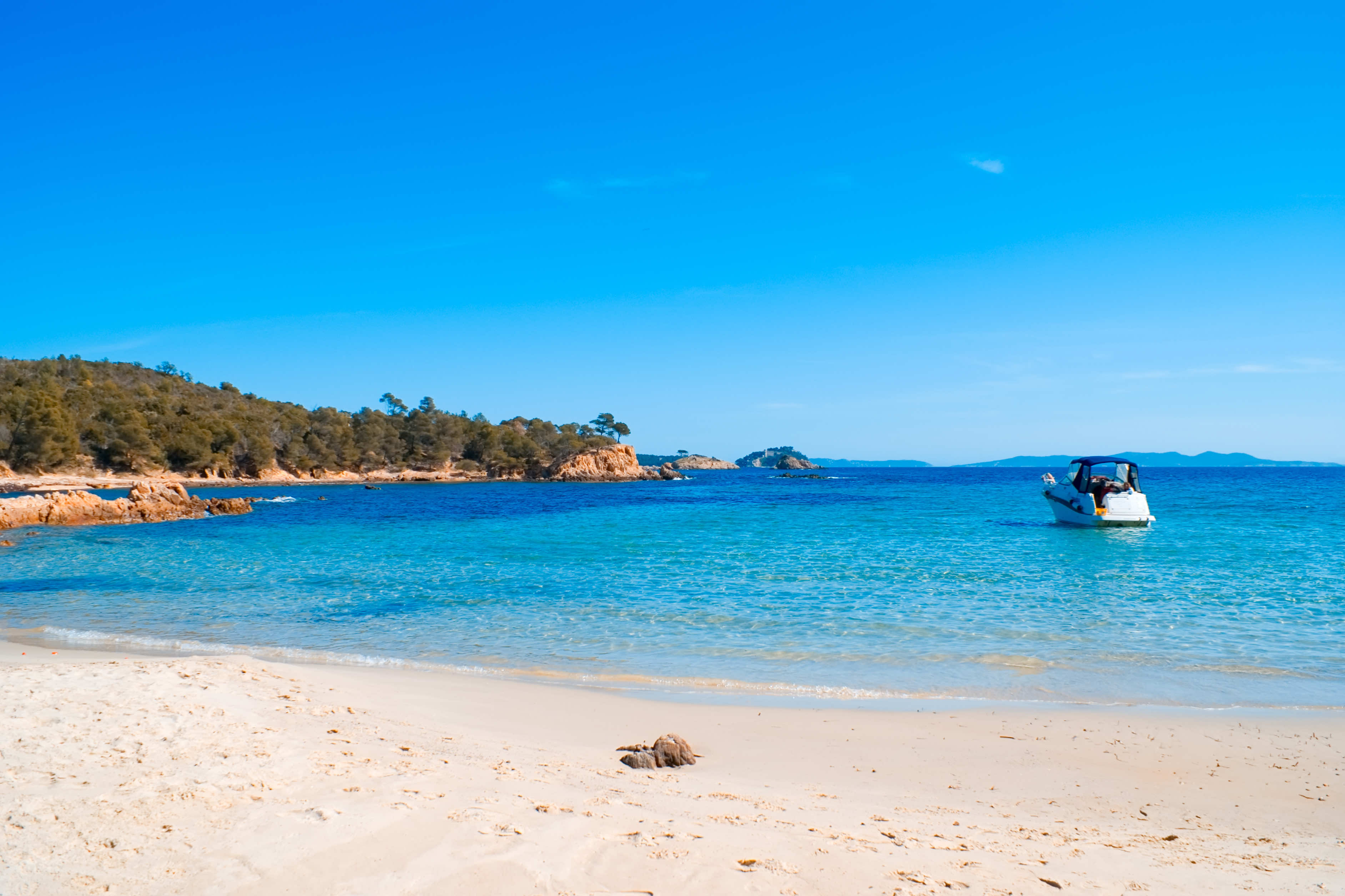 Bon plan détente face à Porquerolles : 8 jours en camping à partir de 79 € par personne !  -  visuel 1/1