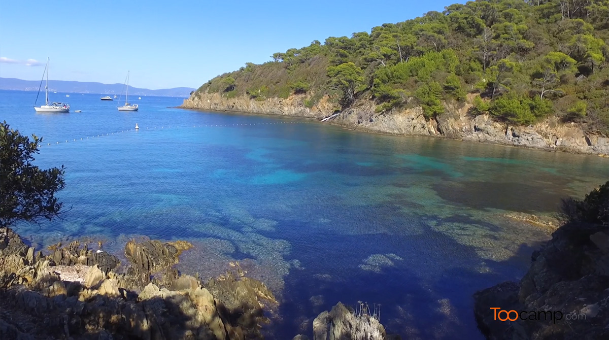 Les falaises de l'île de Port-Cros en vidéo  -  visuel 1/1
