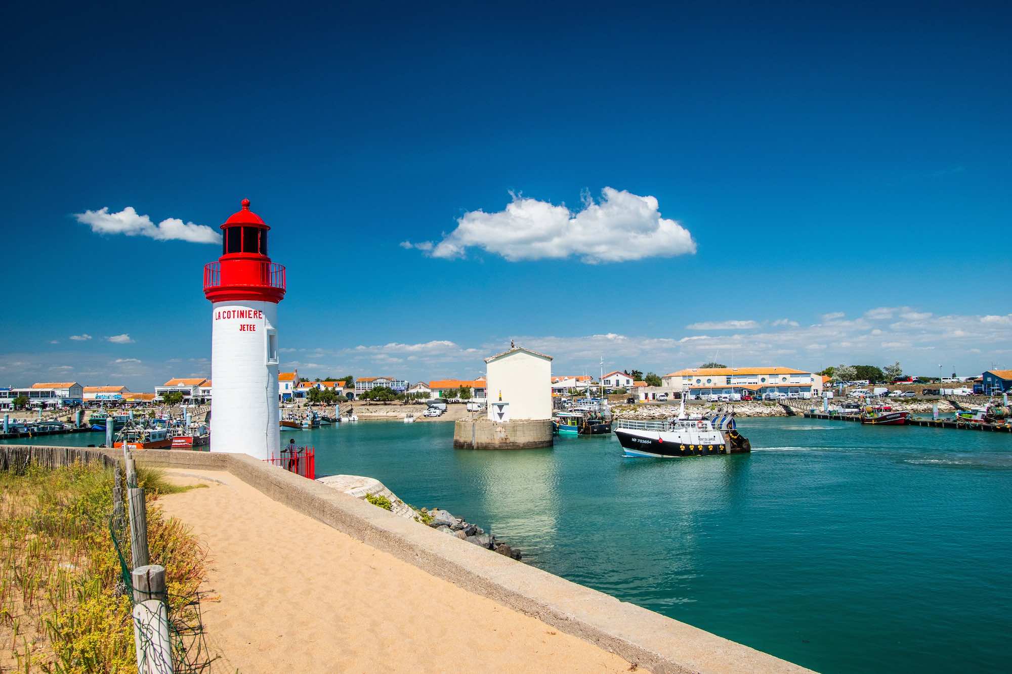 On a repéré cette super offre sur l'île d'Oléron : 8 jours et 7 nuits, en mobil-home 6 personnes face à la plage de sable fin dès 46 euros !  -  visuel 1/3