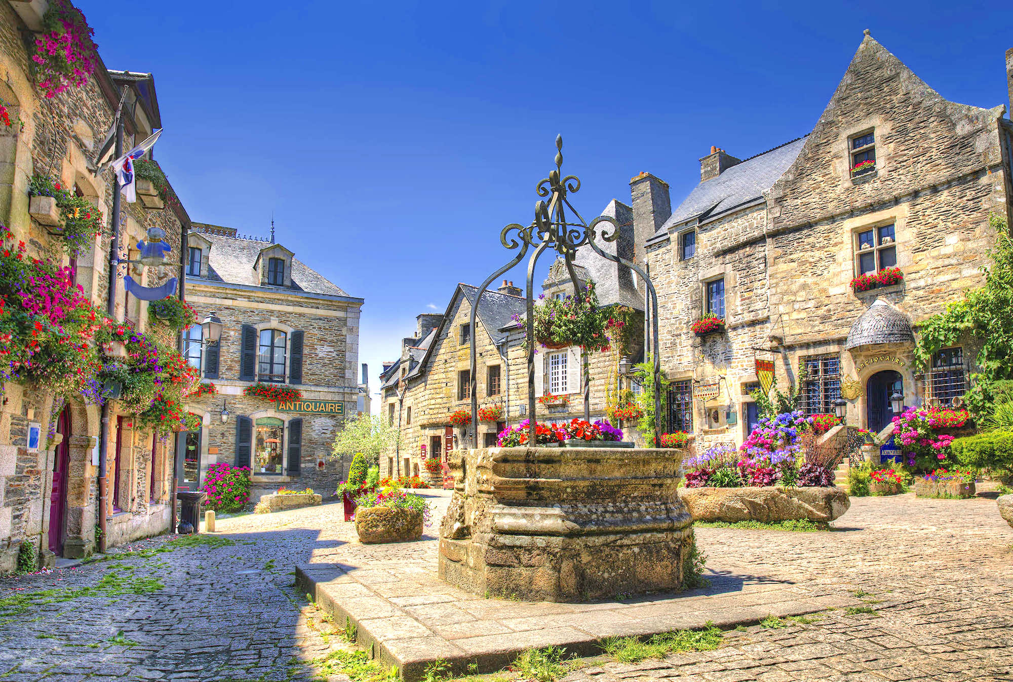 Ce village coloré de Bretagne classé parmi les Plus Beaux Villages de France que Google ne vous montrera jamais (et pourtant…)  -  visuel 1/1