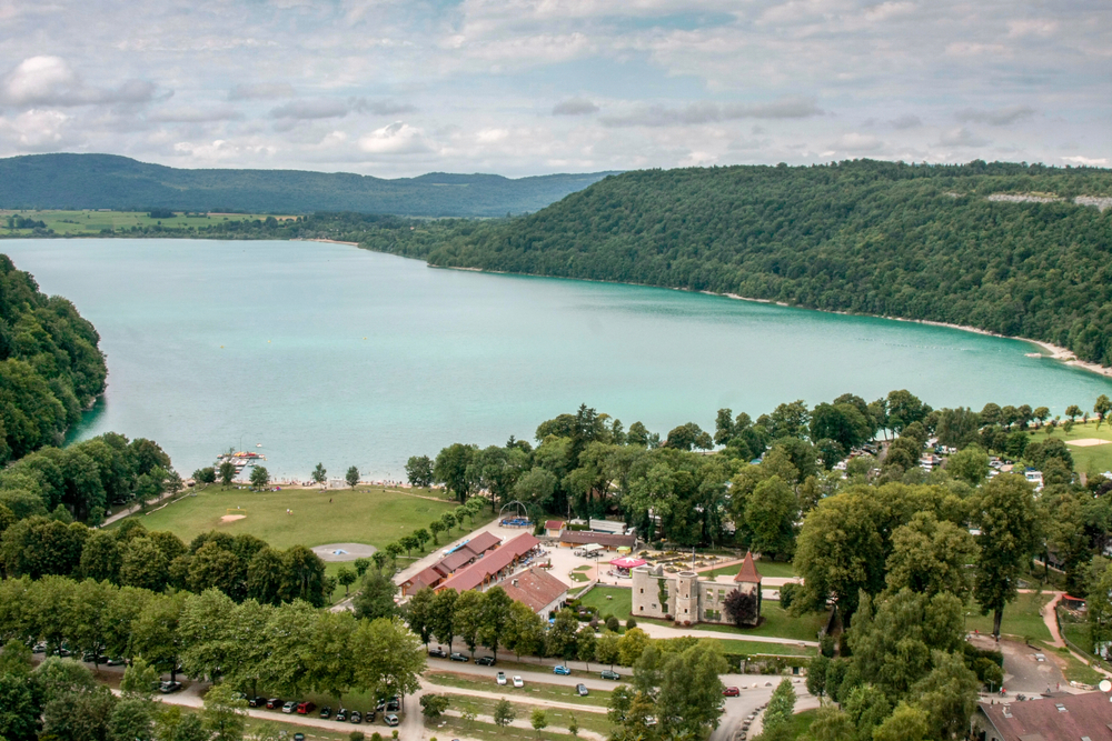 Le Mag Camping - Le lac de Chalain dans le Jura en vidéo