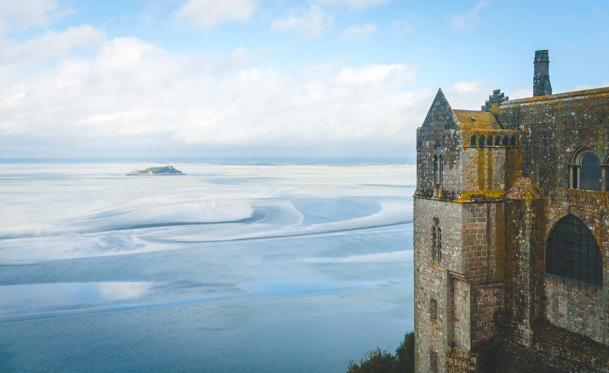 Le petit frère du Mont-Saint-Michel existe : un îlot légendaire et méconnu, accessible à pied dans la baie  -  visuel 1/1