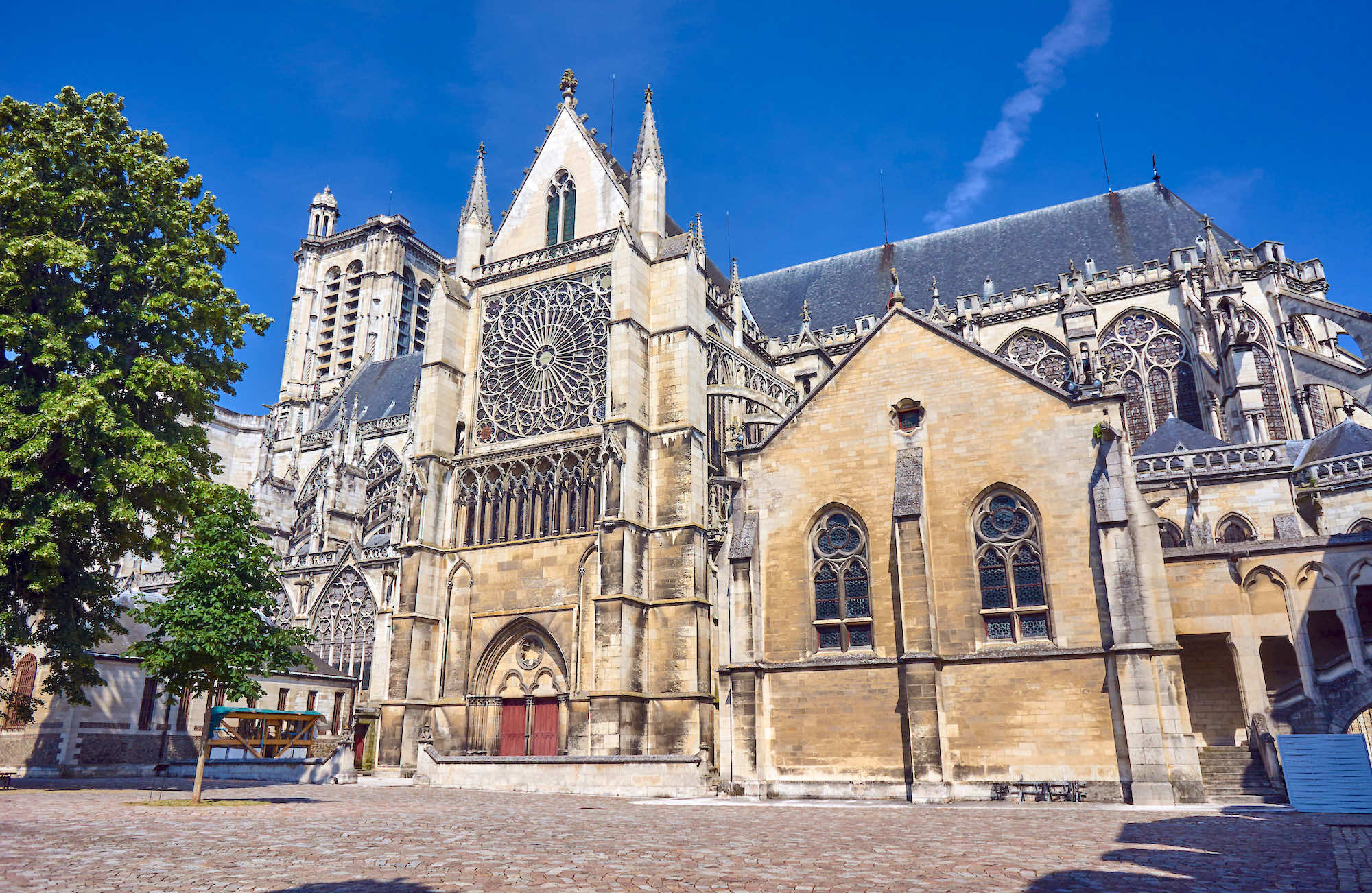 Un voyage dans le temps à seulement 1h30 de Paris : escapade médiévale et shopping inoubliable  -  visuel 1/1