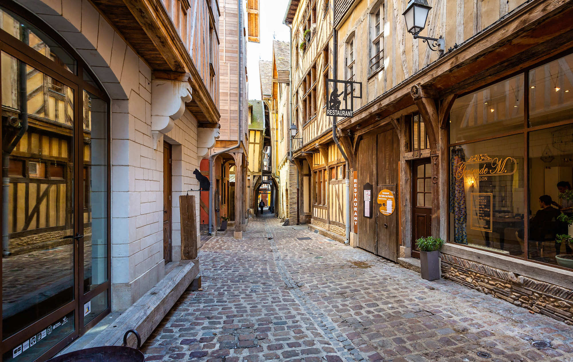 Un voyage dans le temps à seulement 1h30 de Paris : escapade médiévale et shopping inoubliable  -  visuel 1/1