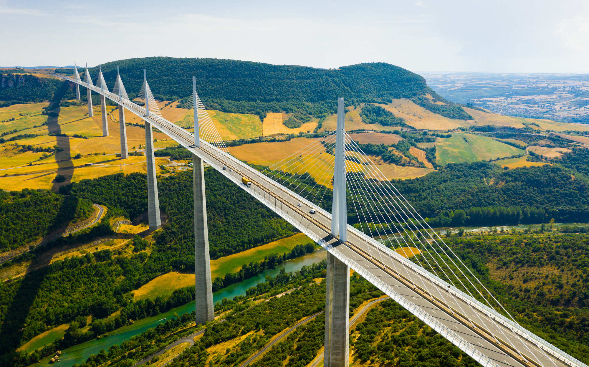Perché sous le Viaduc de Millau, ce village troglodytique semble figé dans le temps  -  visuel 1/1