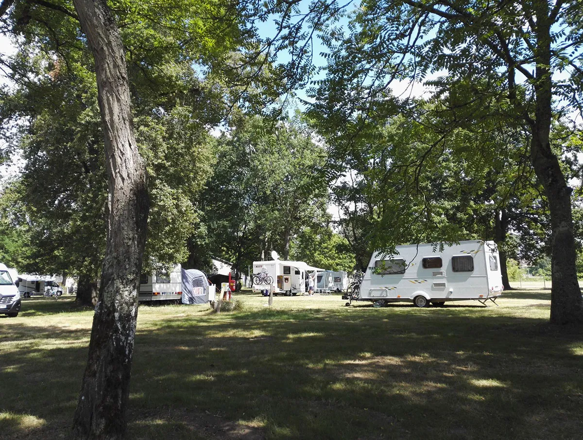 Camping de l'île Grand Centre - Bannay visuel 11/12