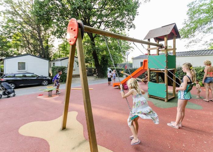 Château de Boisson Languedoc-Roussillon - Allegre les Fumades visuel 8/13 Château de Boisson Languedoc-Roussillon - Allegre les Fumades visuel 8/13