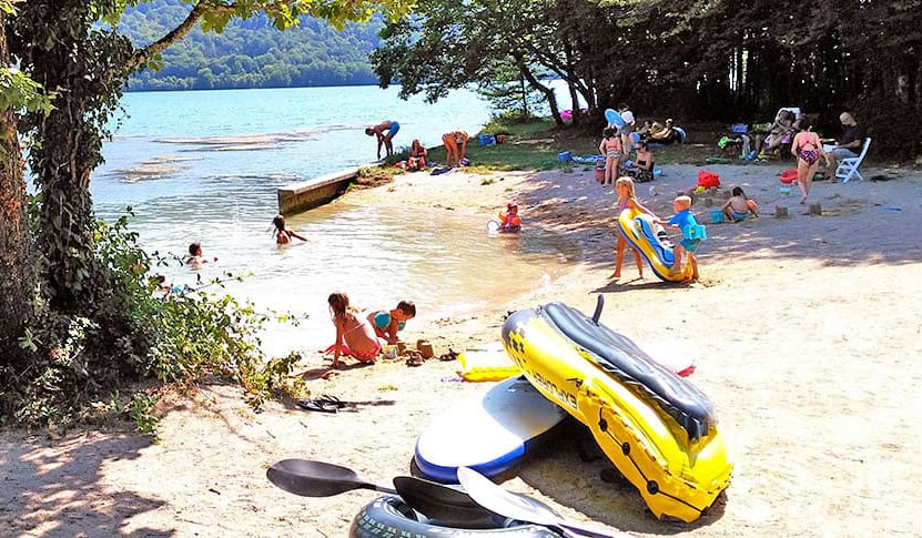 Camping La Presqu'île du Jura 3 étoiles - Chancia - Toocamp