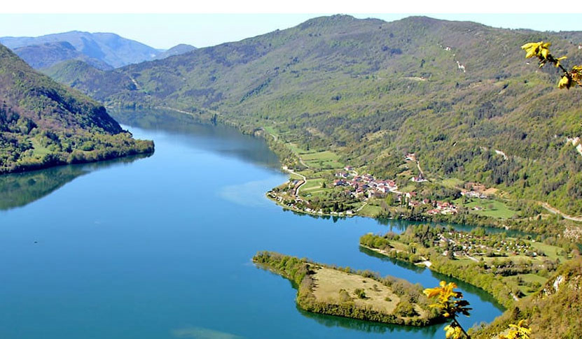 La Presqu'île du Jura Rhône-Alpes - Chancia visuel 2/3 La Presqu'île du Jura Rhône-Alpes - Chancia visuel 2/3
