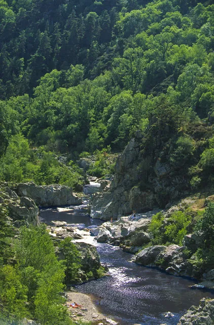 Camping Au Bord de l'Eau Rock’n Camp - Auvergne - Goudet visuel 2/10