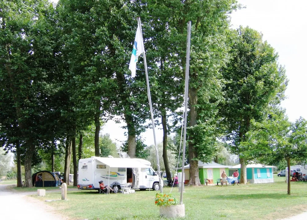 Camping Belle Rivière Poitou-Charentes - Chaniers visuel 10/10
