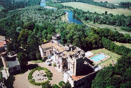 Camping Château La Grange Fort 3 étoiles - Les Pradeaux - Toocamp