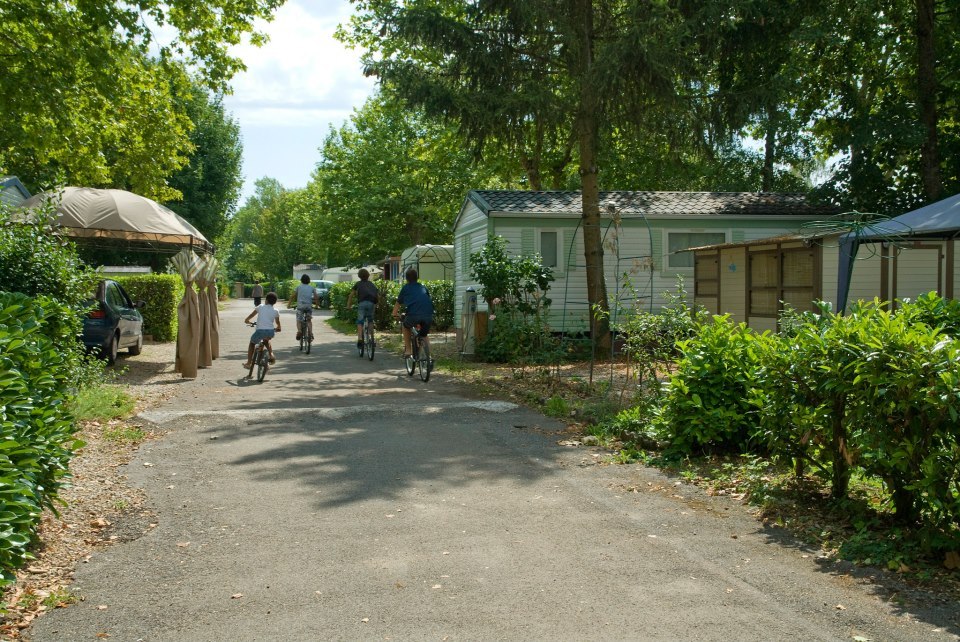 Claire Rivière Rhône-Alpes - Villieu-Loyes-Mollon visuel 1/1 Claire Rivière Rhône-Alpes - Villieu-Loyes-Mollon visuel 1/1