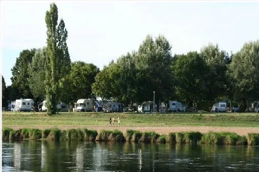 Camping Les Bords de Vienne Grand Centre - L'île-Bouchard visuel 2/5