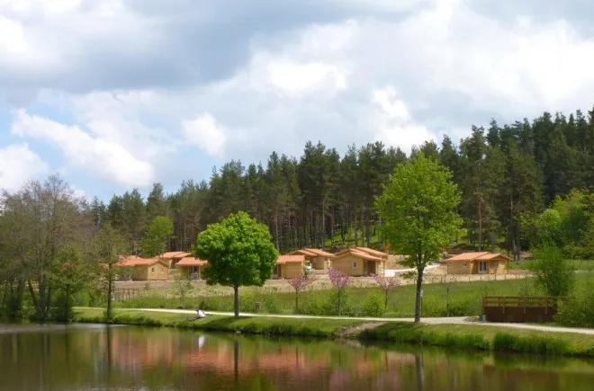 Camping Les Chalets du Haut-Forez Rhône-Alpes - Usson-en-Forez visuel 2/9