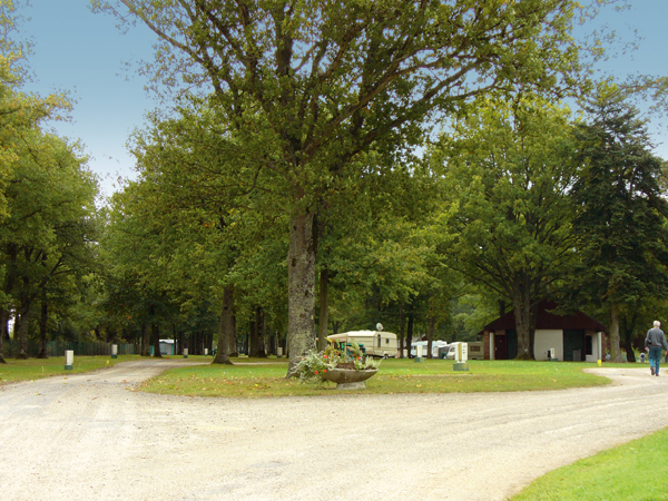 Les Etangs Grand Centre - Aubigny-sur-Nère visuel 7/10 Les Etangs Grand Centre - Aubigny-sur-Nère visuel 7/10