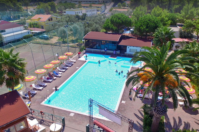Camping Pouilles bord de mer - Toocamp