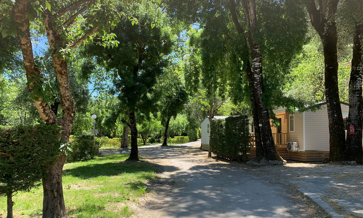 Camping Apv Au Vallon Rouge 3 Etoiles Provence