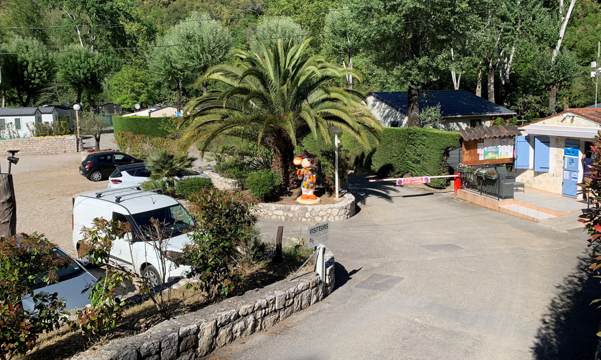 Camping Apv Au Vallon Rouge 3 Etoiles Provence