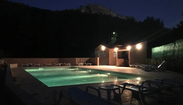 Camping - Roquefort-la-Bédoule - Provence-Alpes-Côte d'Azur - Aux portes de Cassis